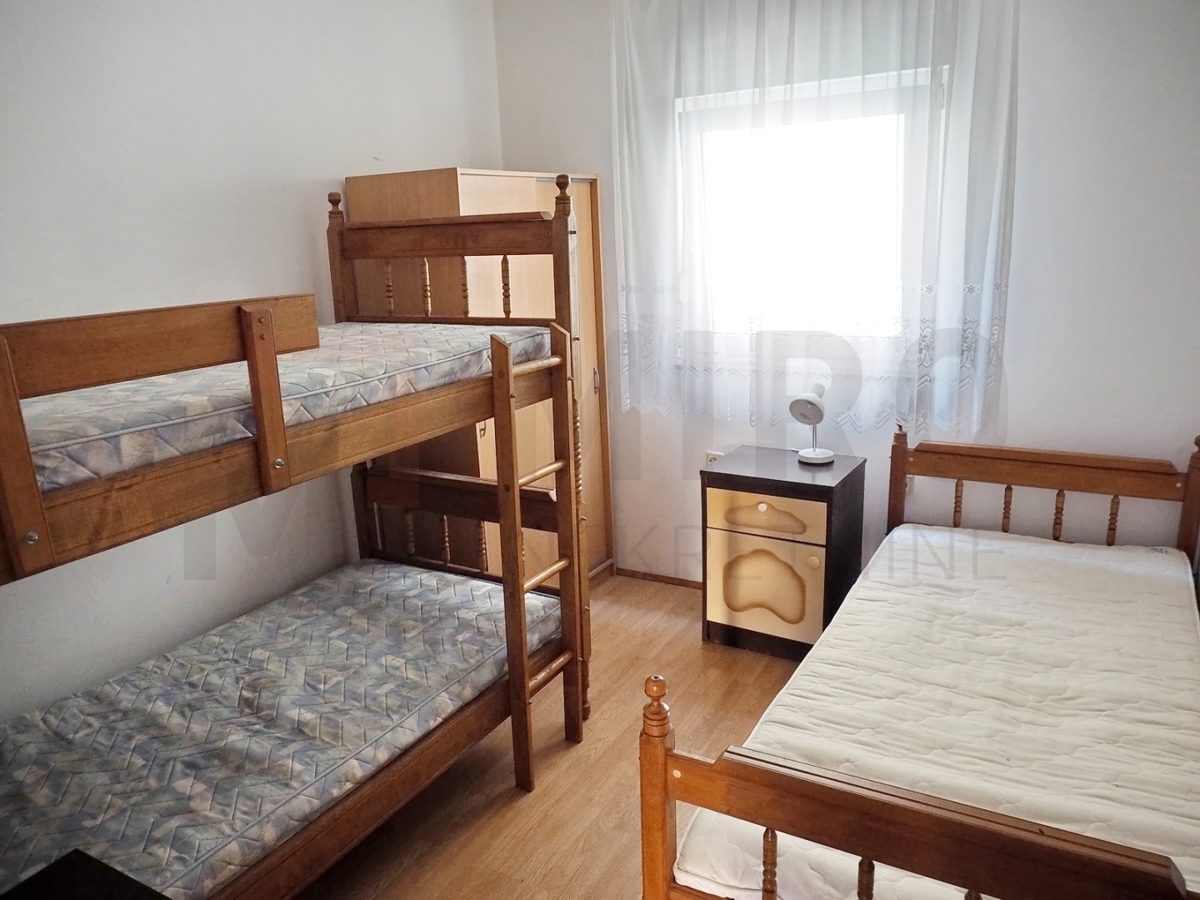 Šilo, samostojna hiša s 5 apartmaji v bližini plaže, PRODAJA!