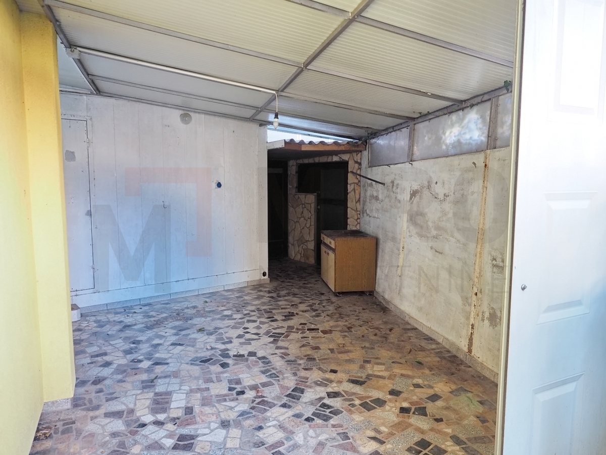 Šilo, samostojna hiša s 5 apartmaji v bližini plaže, PRODAJA!