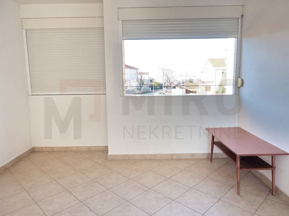 Šilo, samostojna hiša s 5 apartmaji v bližini plaže, PRODAJA!