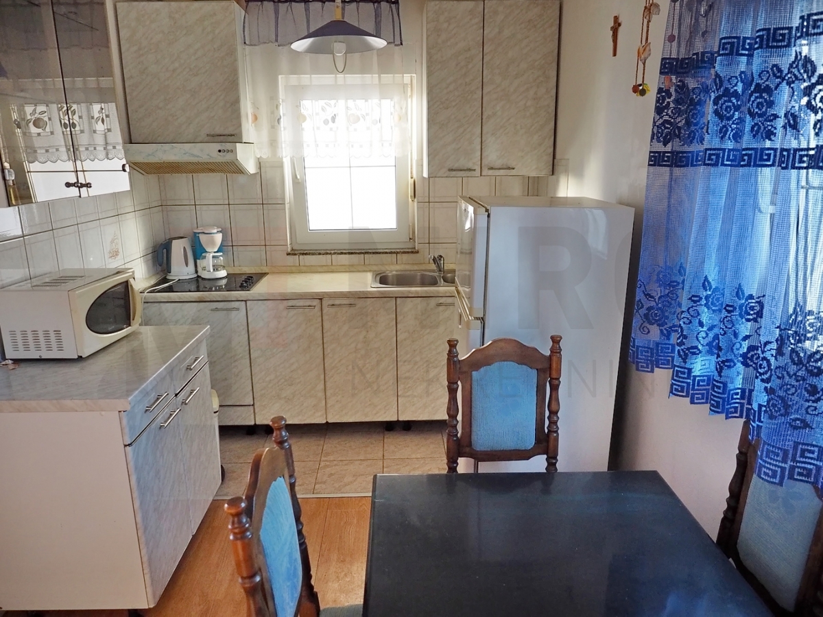 Šilo, samostojna hiša s 5 apartmaji v bližini plaže, PRODAJA!