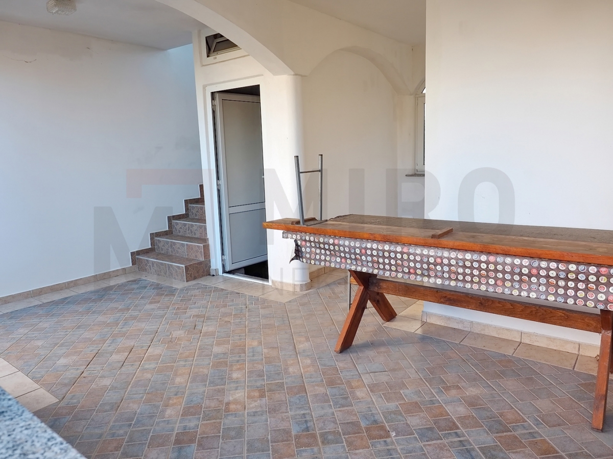 Šilo, samostojna hiša s 5 apartmaji v bližini plaže, PRODAJA!