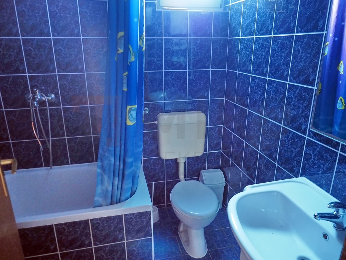 Šilo, samostojna hiša s 5 apartmaji v bližini plaže, PRODAJA!