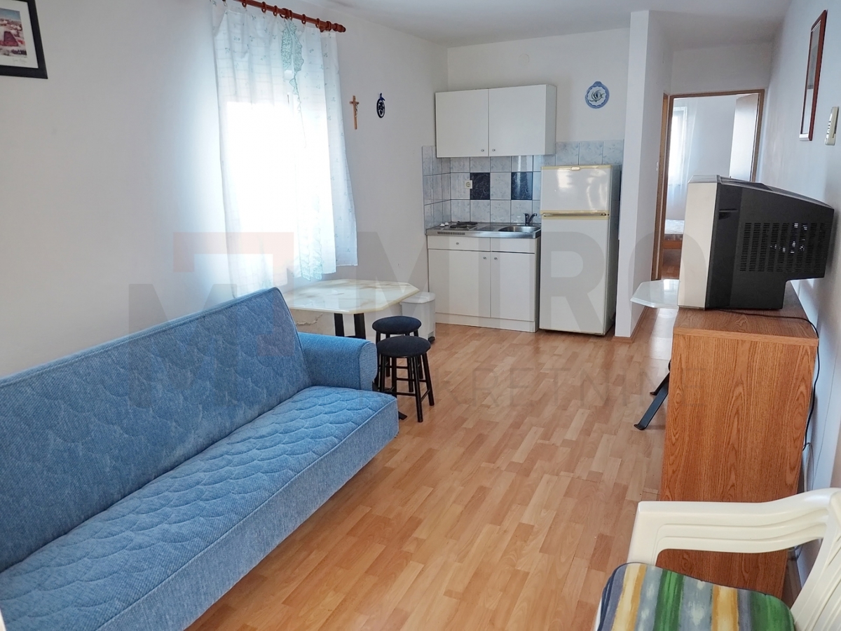 Šilo, samostojna hiša s 5 apartmaji v bližini plaže, PRODAJA!