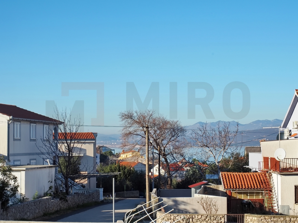 Šilo, samostojna hiša s 5 apartmaji v bližini plaže, PRODAJA!