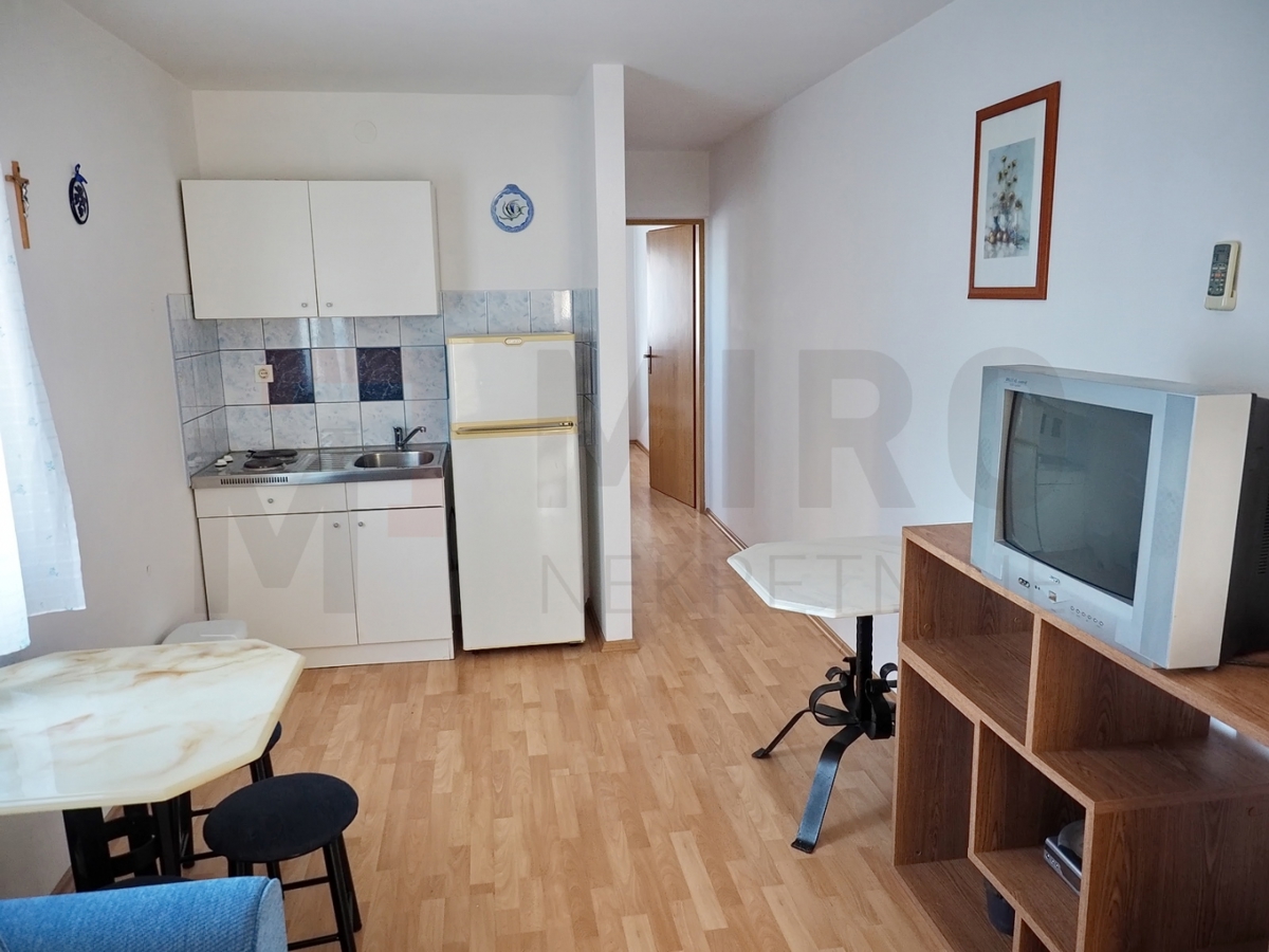 Šilo, samostojna hiša s 5 apartmaji v bližini plaže, PRODAJA!