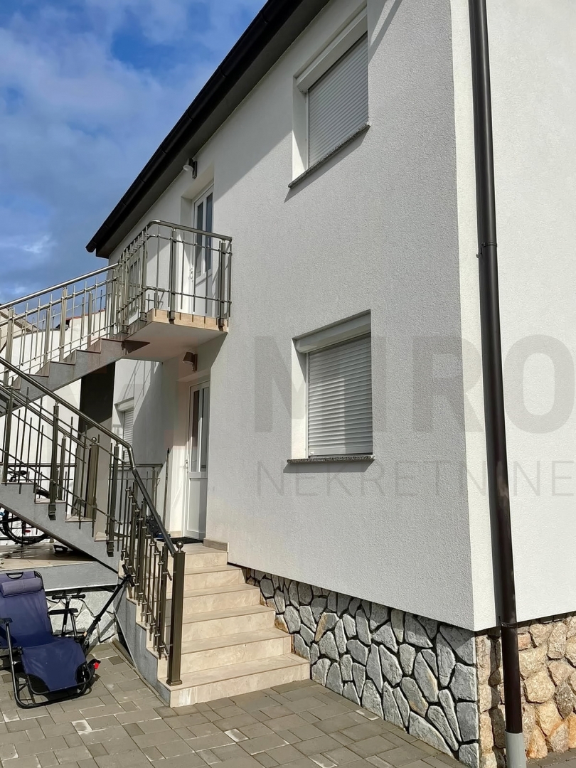 Njivice, stanovanjska hiša dvojček na odlični lokaciji, PRODAJA!
