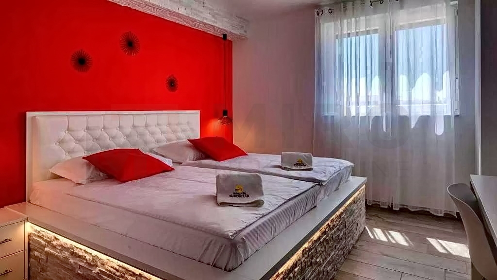 Krk, okolica, nova samostojna hiša z bazenom in razgledom na mirni lokaciji!