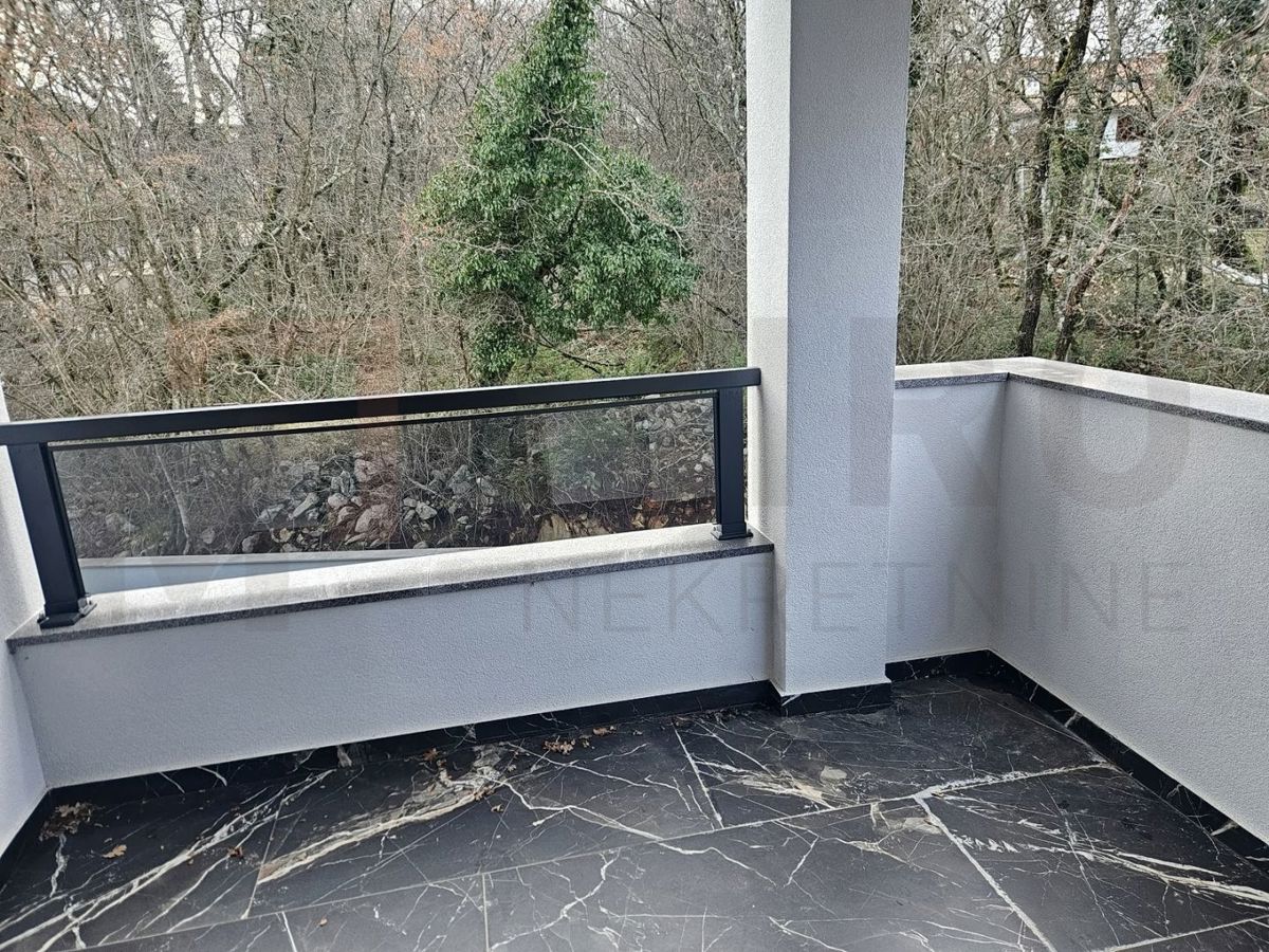 Uvala Soline, novo stanovanje v 2. nadstropju obdano z zelenjem, PRODAJA!