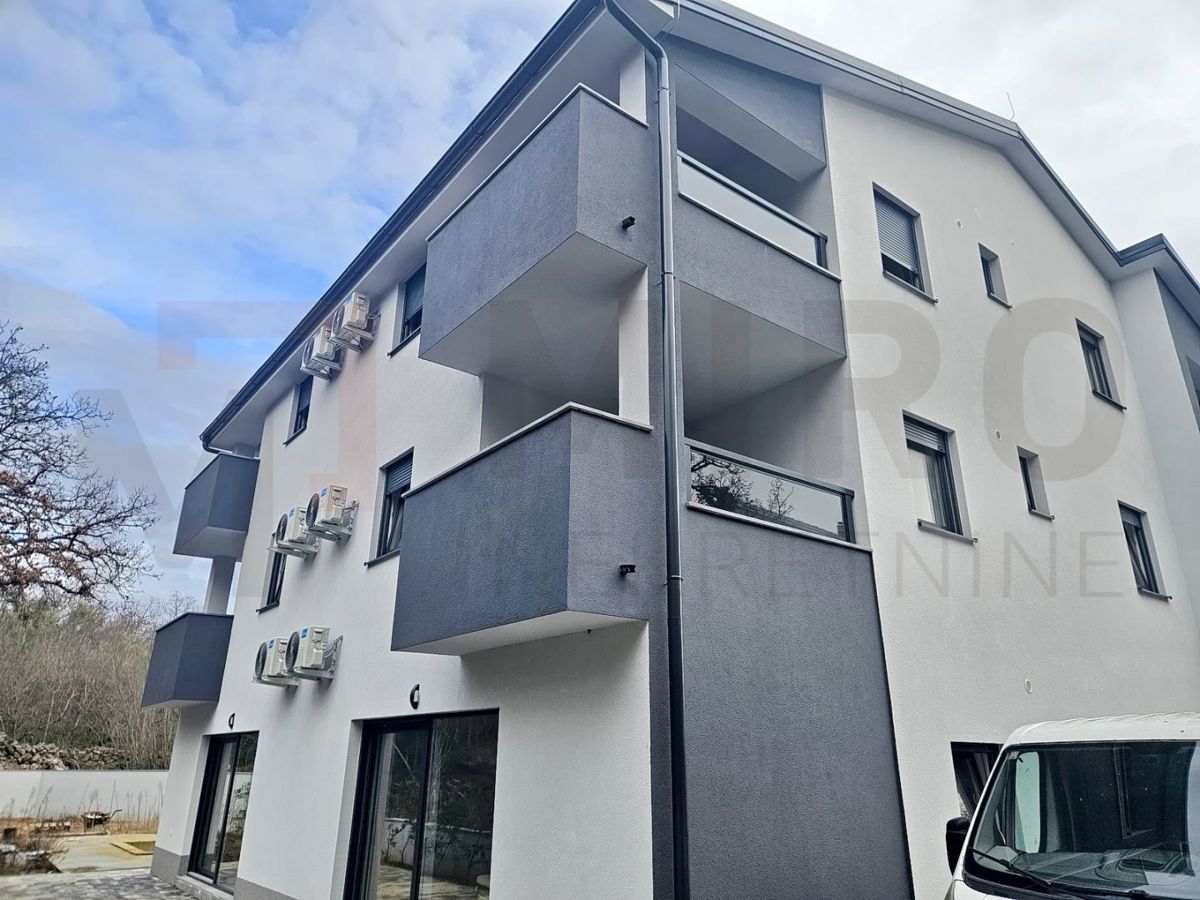 Uvala Soline, novo stanovanje v 2. nadstropju obdano z zelenjem, PRODAJA!