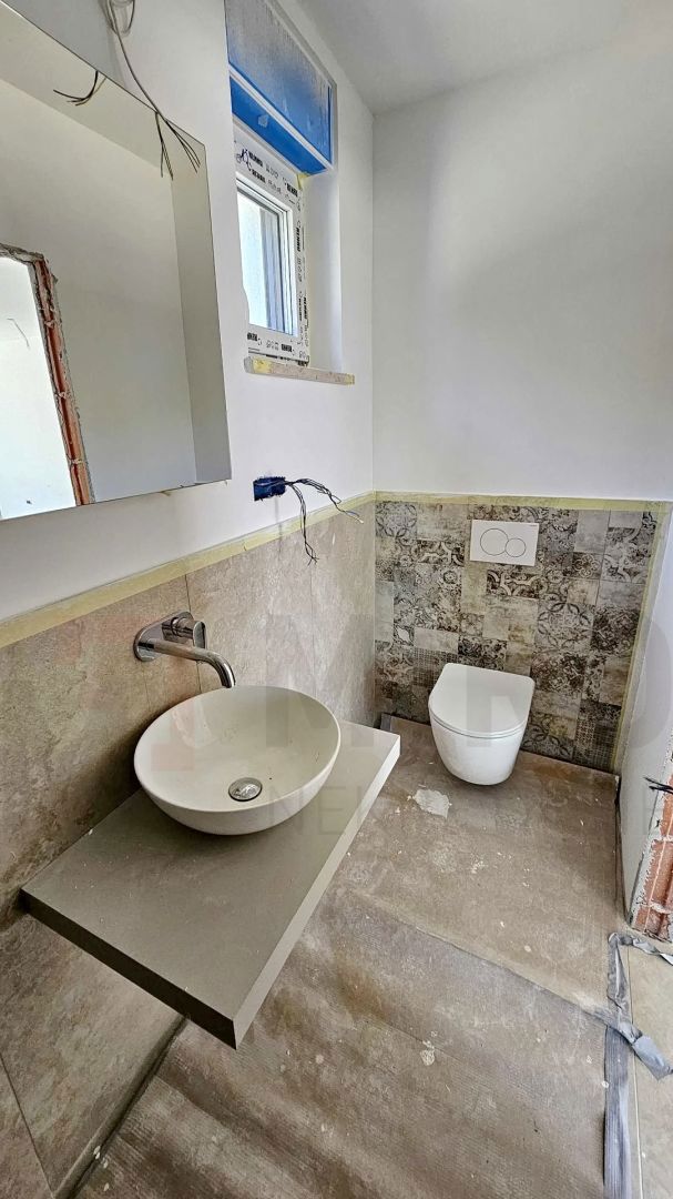 Kraljevica, moderna večstanovanjska vila z bazenom in vrtom, PRODAJA!