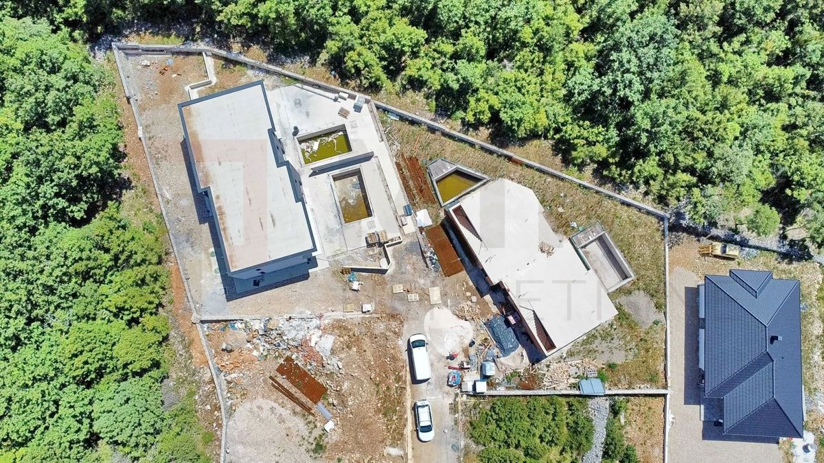 Kraljevica, moderna večstanovanjska vila z bazenom in vrtom, PRODAJA!