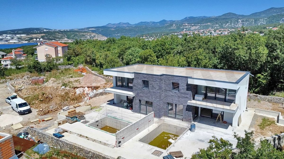 Kraljevica, moderna večstanovanjska vila z bazenom in vrtom, PRODAJA!