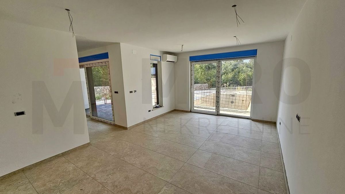 Kraljevica, moderna večstanovanjska vila z bazenom in vrtom, PRODAJA!
