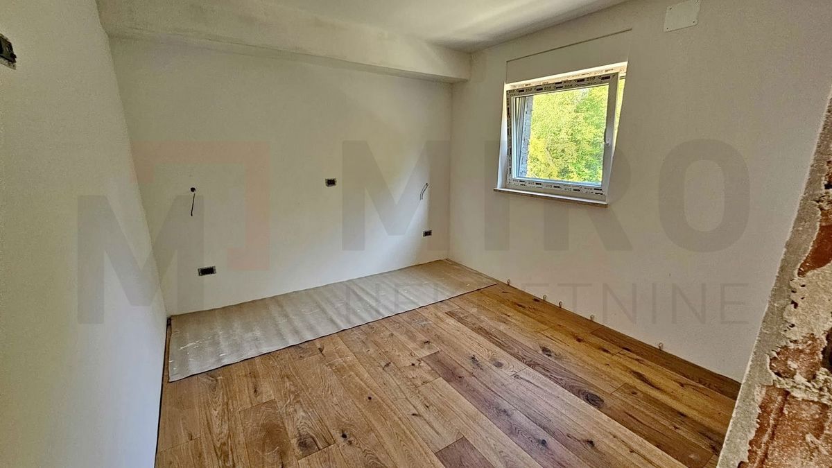 Kraljevica, moderna večstanovanjska vila z bazenom in vrtom, PRODAJA!