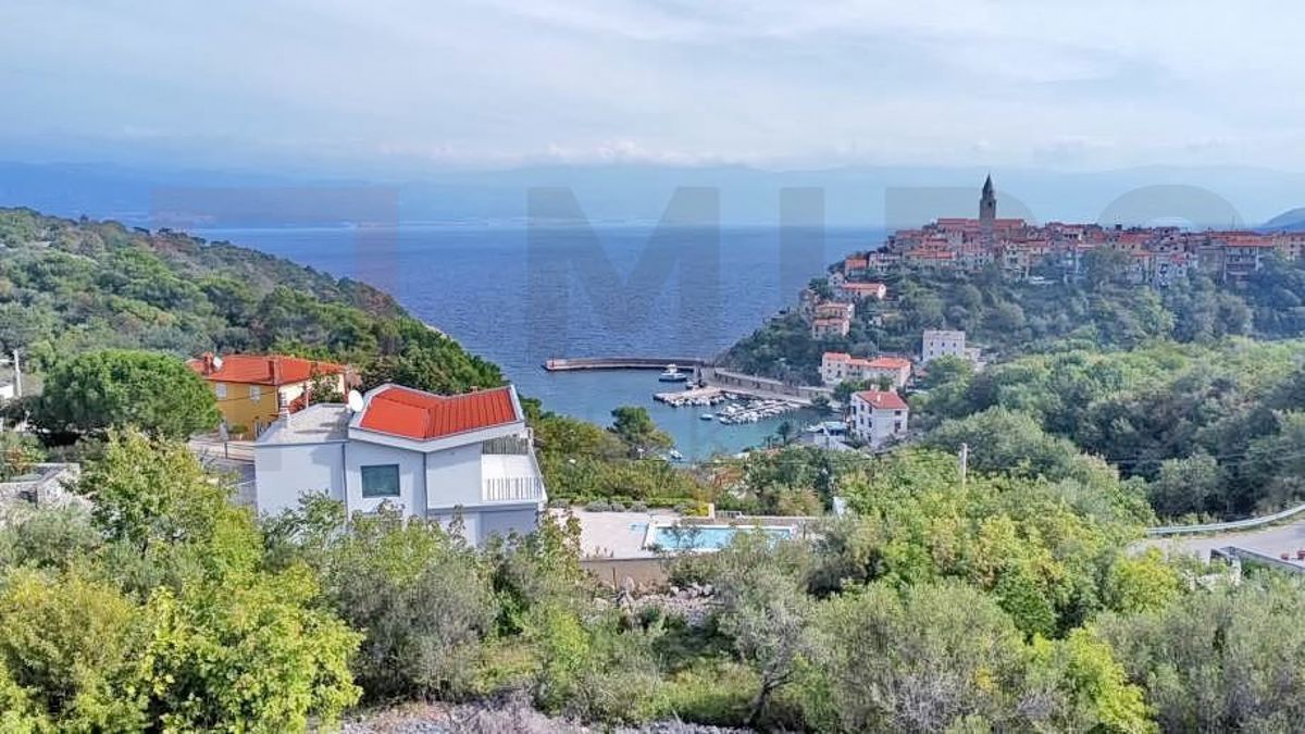 Vrbnik, building plot with a panoramic view of the sea!