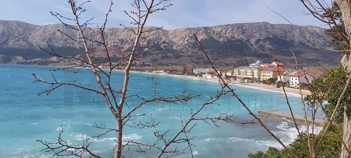 Baška, okolica, stanovanje v pritličju s skupnim bazenom!
