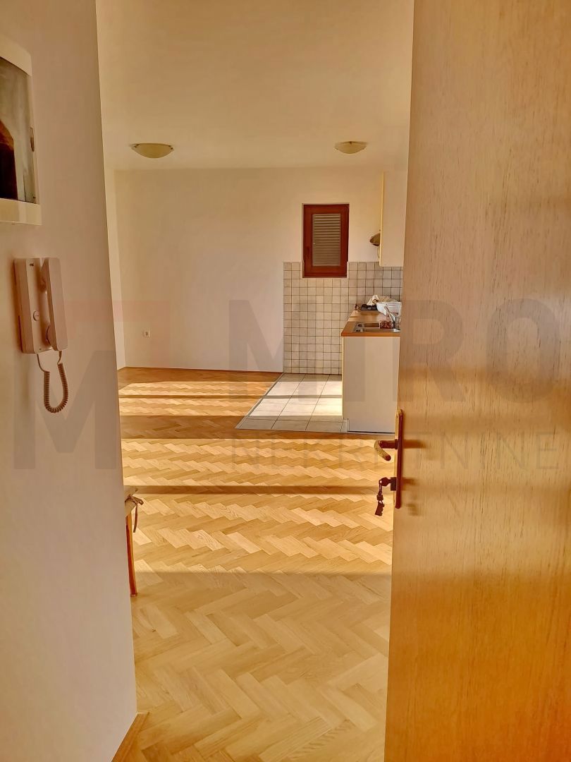 Baška, okolica, stanovanje v pritličju s skupnim bazenom!