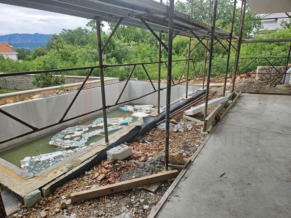 Uvala Soline, nova polsamostojna hiša z bazenom v bližini morja, PRODAJA!