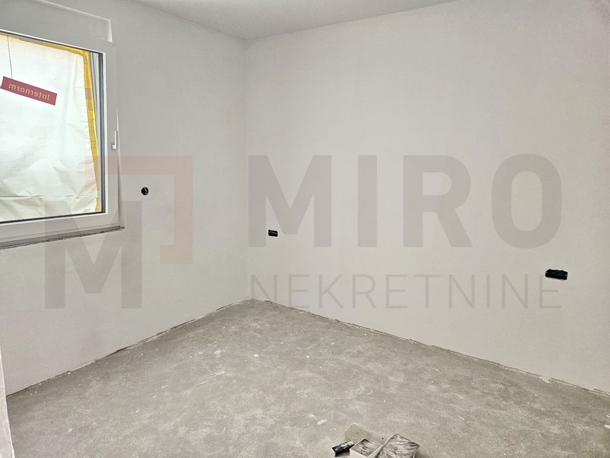 Uvala Soline, nova polsamostojna hiša z bazenom v bližini morja, PRODAJA!