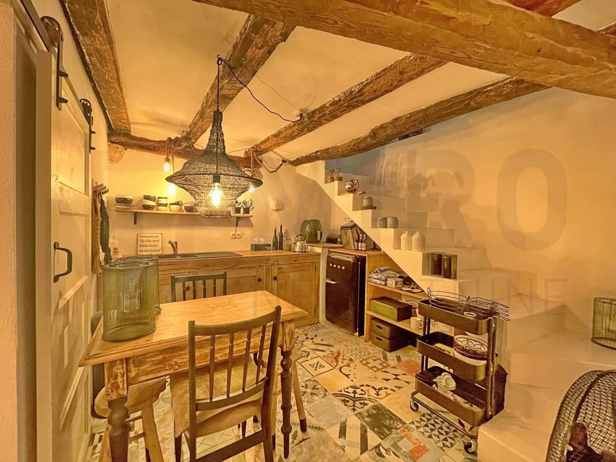 Vrbnik, kamnita hiša v starem mestnem jedru, NAPRODAJ!