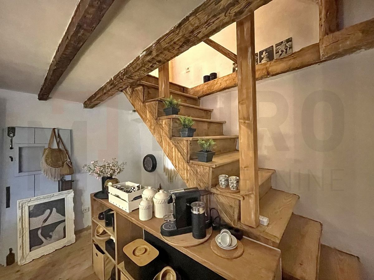 Vrbnik, kamnita hiša v starem mestnem jedru, NAPRODAJ!