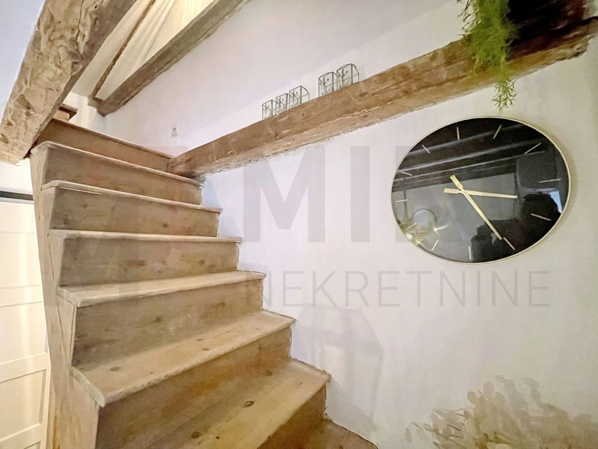 Vrbnik, kamnita hiša v starem mestnem jedru, NAPRODAJ!