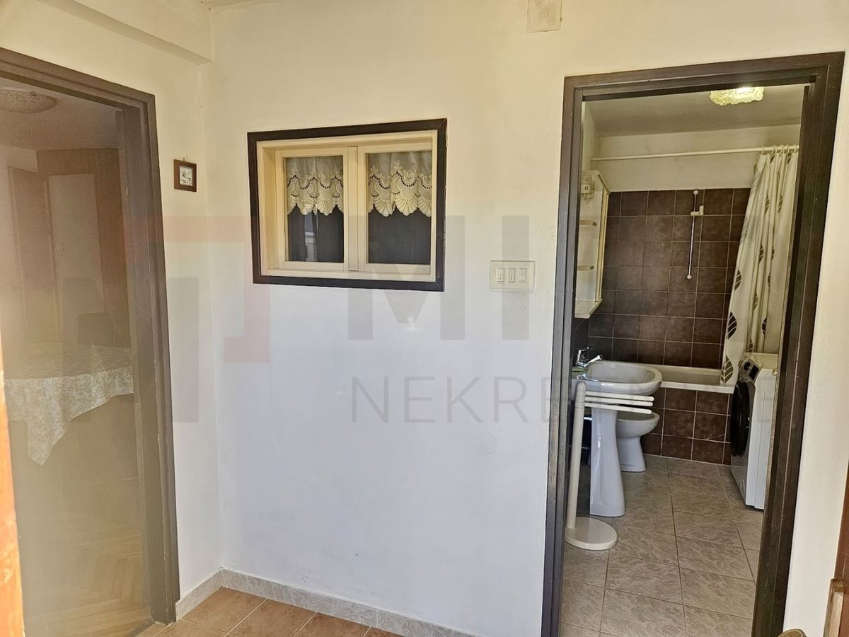 Malinska, kamnita hiša s čudovitim vrtom na mirni lokaciji!