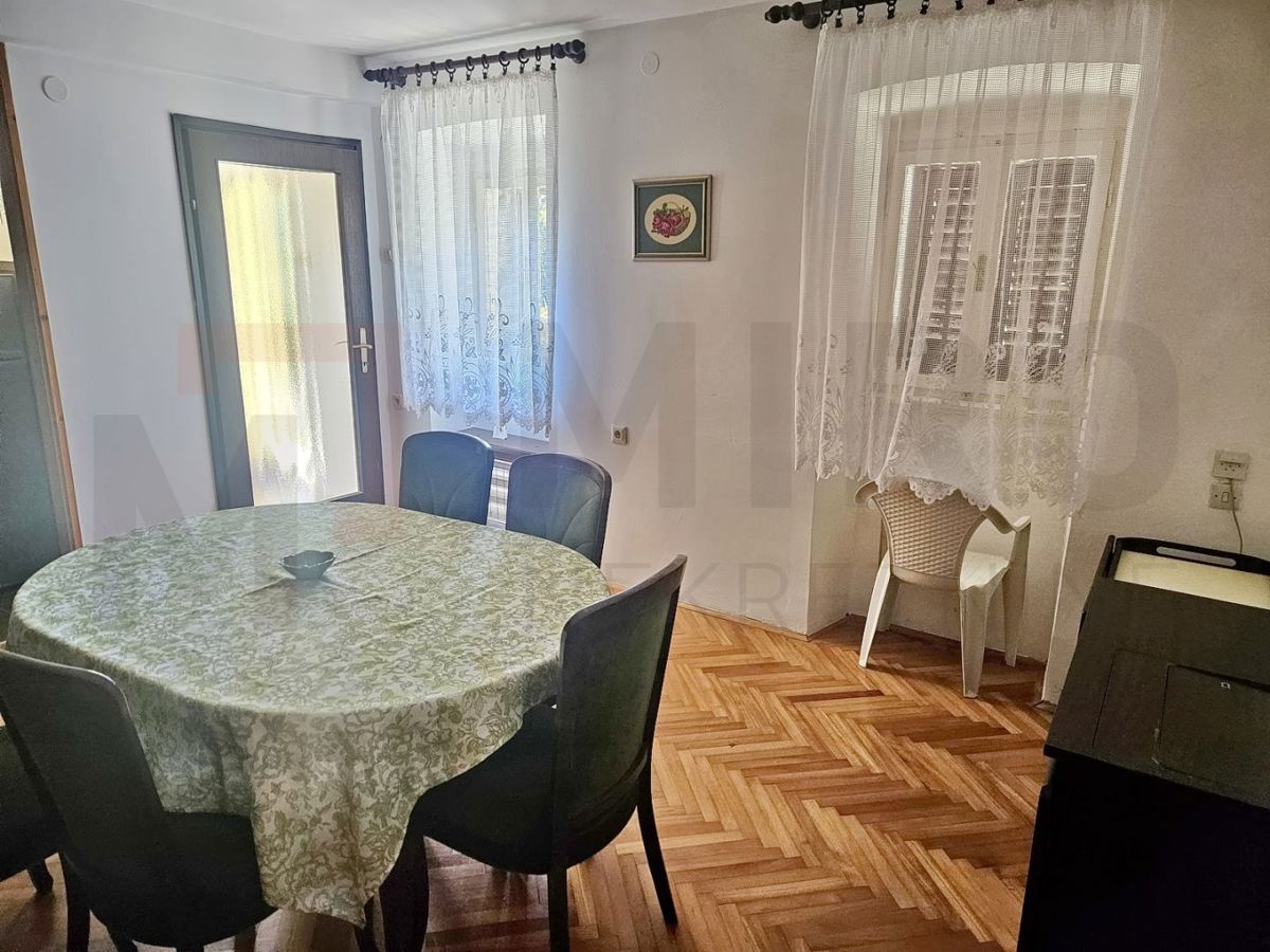 Malinska, kamnita hiša s čudovitim vrtom na mirni lokaciji!