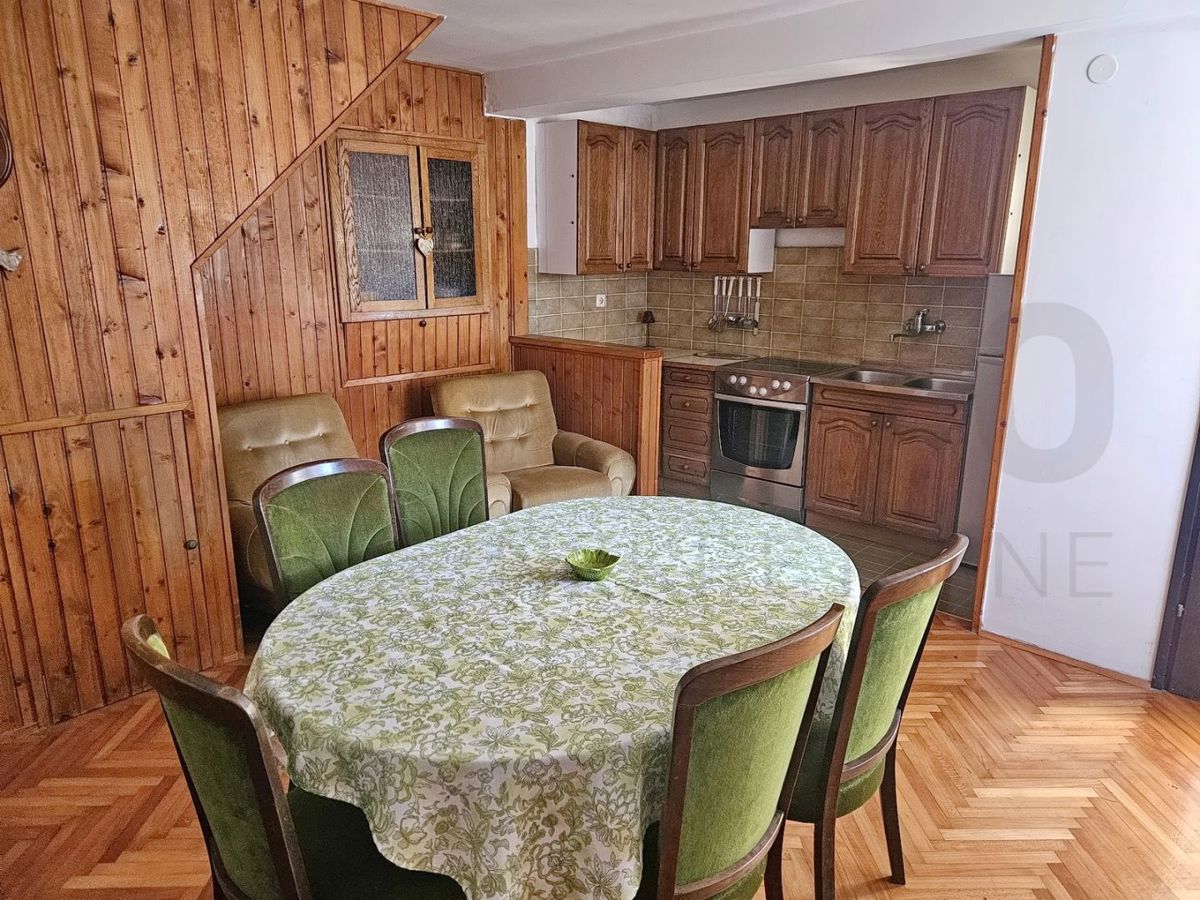 Malinska, kamnita hiša s čudovitim vrtom na mirni lokaciji!