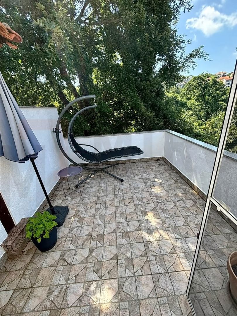 Njivice, opremljeno stanovanje blizu centra in plaže!