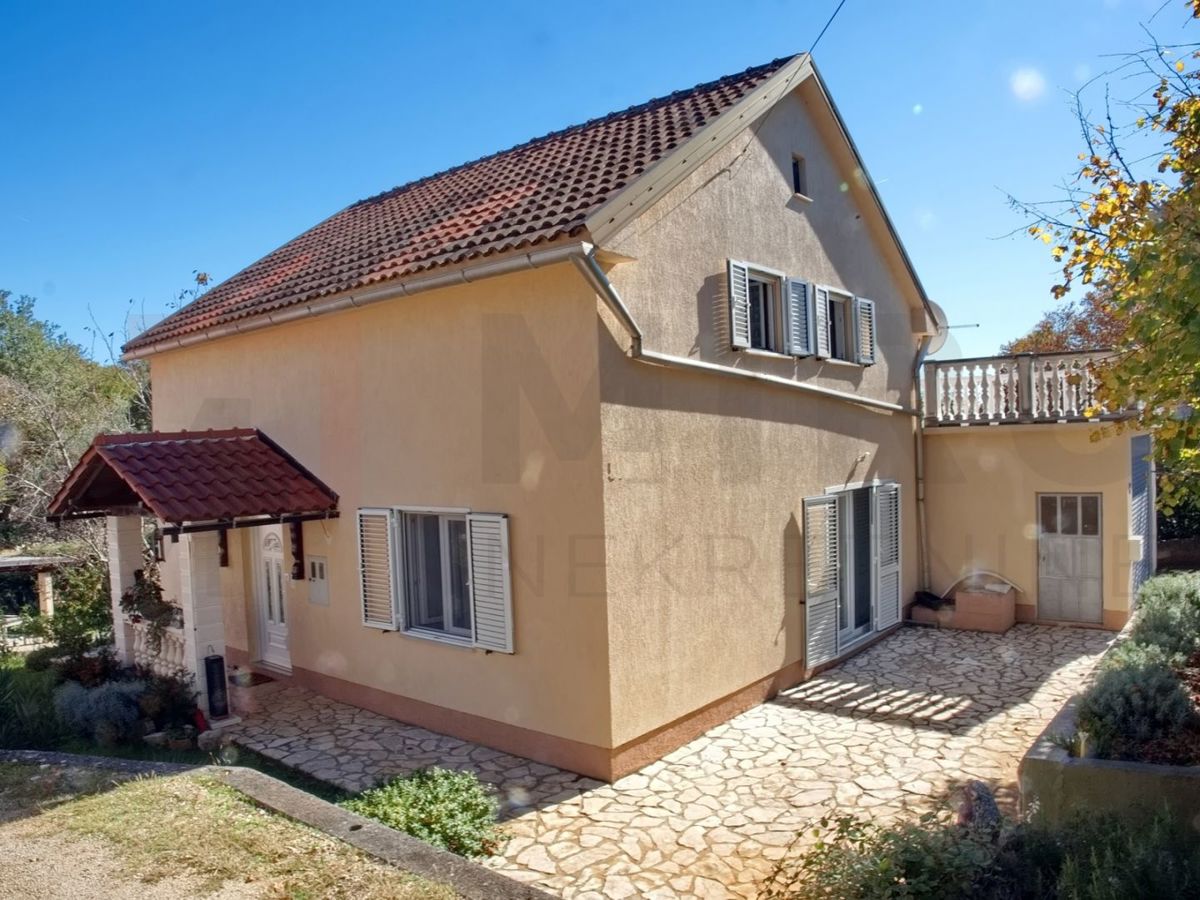 Šilo, okolica, samostojna hiša na mirni lokaciji, PRODAMO!