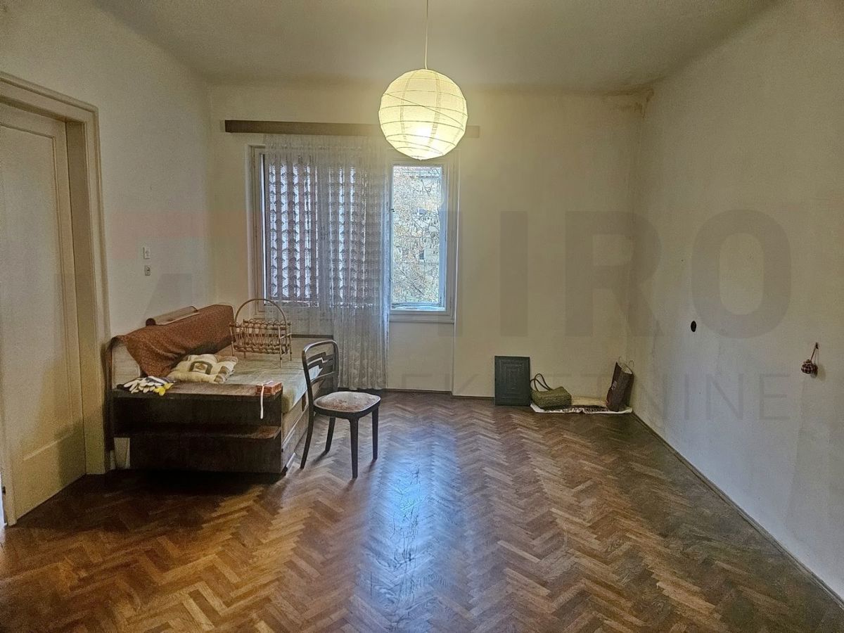 Zagreb, Britanski trg, udobno stanovanje v 2. nadstropju, PRODAMO!