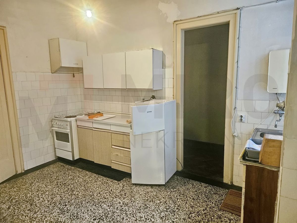 Zagreb, Britanski trg, udobno stanovanje v 2. nadstropju, PRODAMO!