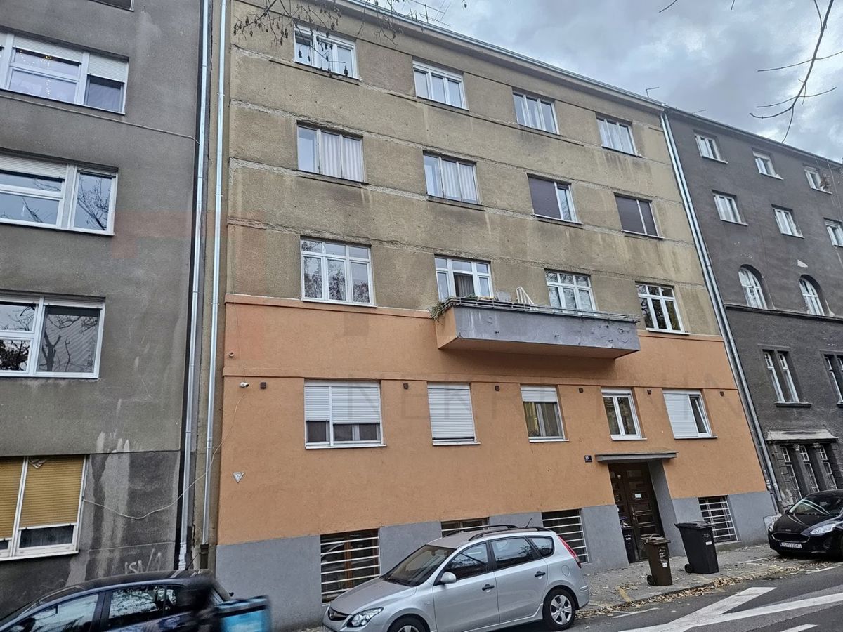 Zagreb, Britanski trg, udobno stanovanje v 2. nadstropju, PRODAMO!