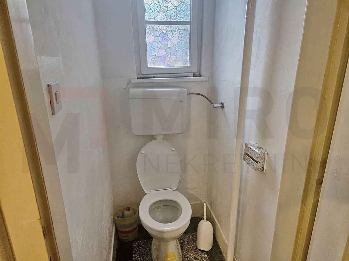 Zagreb, Britanski trg, udobno stanovanje v 2. nadstropju, PRODAMO!