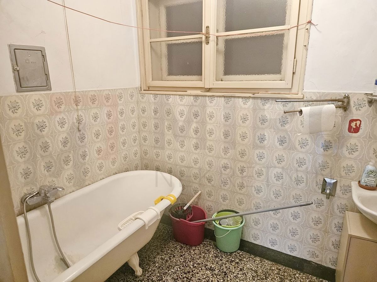 Zagreb, Britanski trg, udobno stanovanje v 2. nadstropju, PRODAMO!