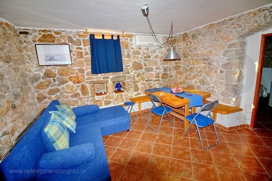 Malinska, ekskluzivno prenovljena kamnita hiša z bazenom!