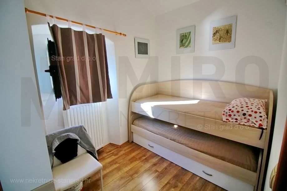 Malinska, ekskluzivno prenovljena kamnita hiša z bazenom!