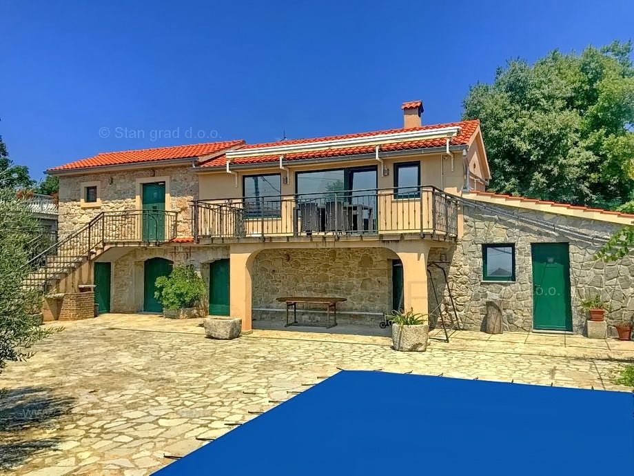 Malinska, ekskluzivno prenovljena kamnita hiša z bazenom!