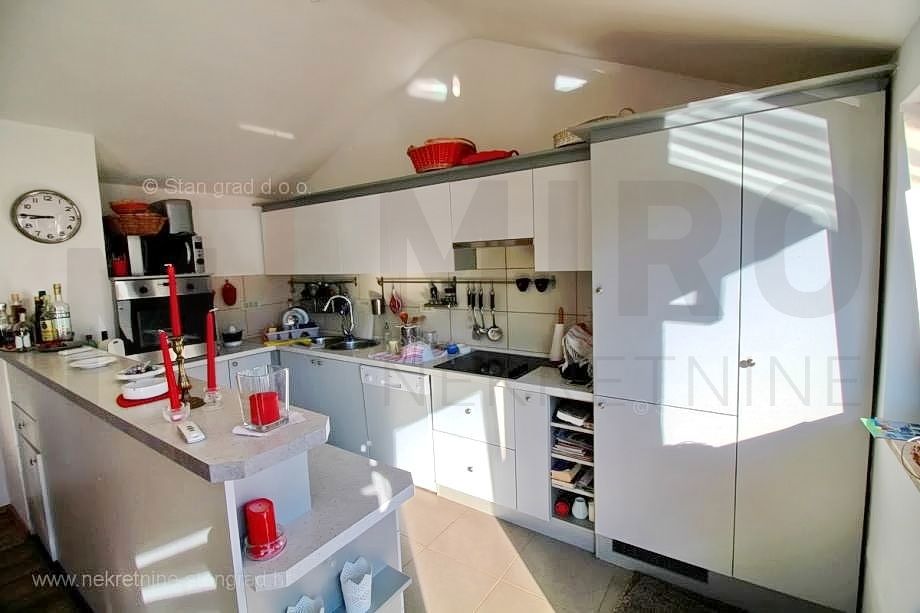 Malinska, ekskluzivno prenovljena kamnita hiša z bazenom!