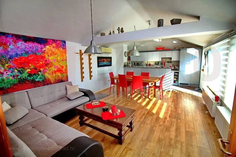 Malinska, ekskluzivno prenovljena kamnita hiša z bazenom!