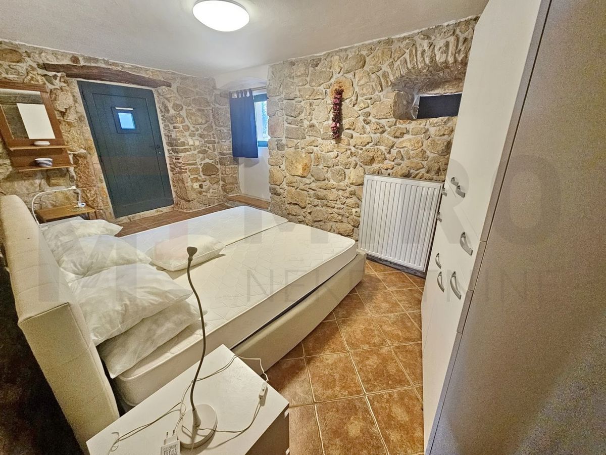 Malinska,  prenovljena kamnita hiša z bazenom!