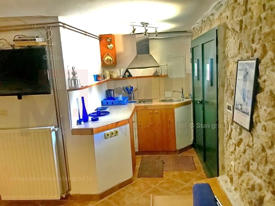 Malinska, ekskluzivno prenovljena kamnita hiša z bazenom!