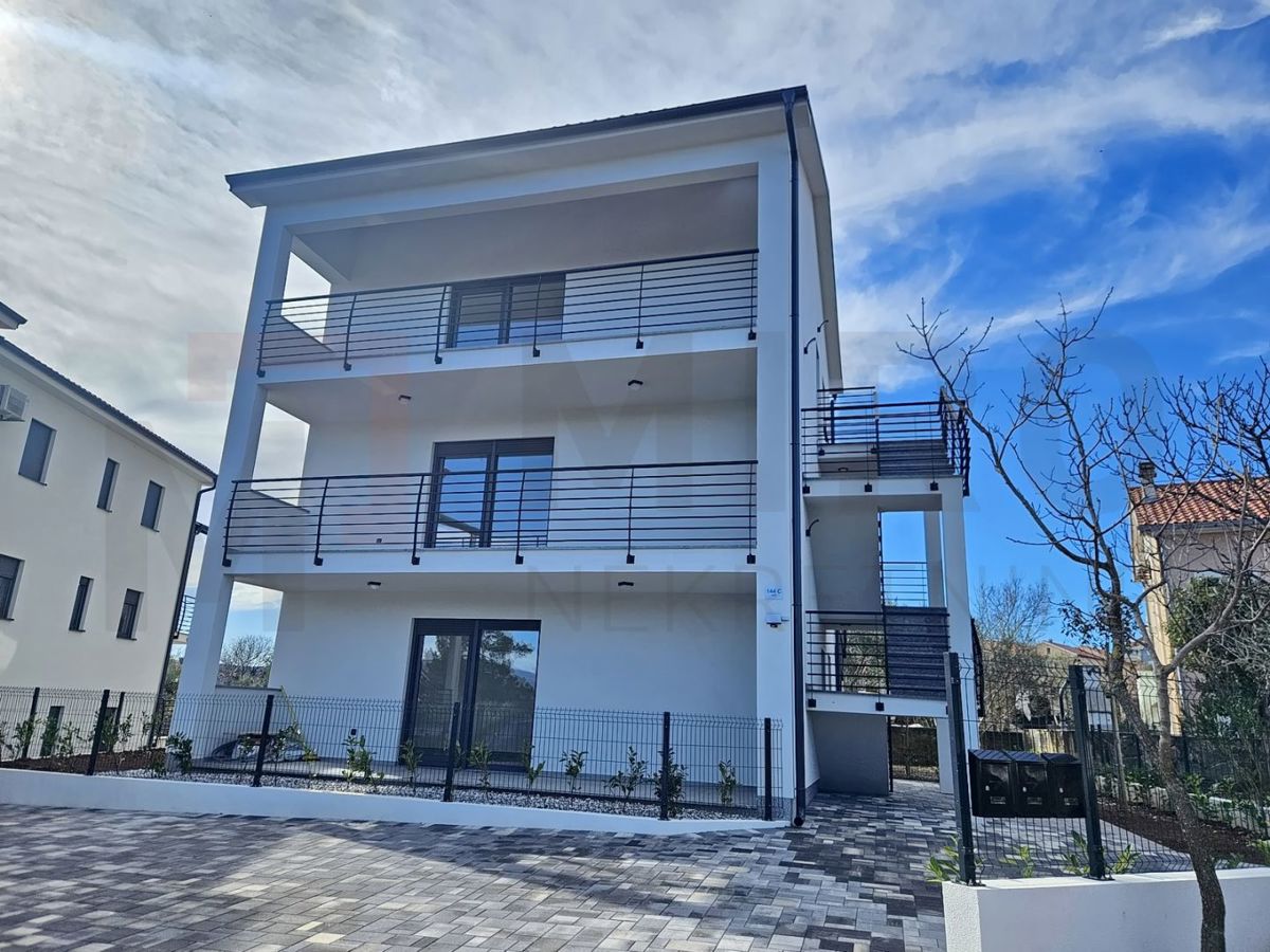 Uvala Soline, novo stanovanje v 1. nadstropju s pogledom na morje!