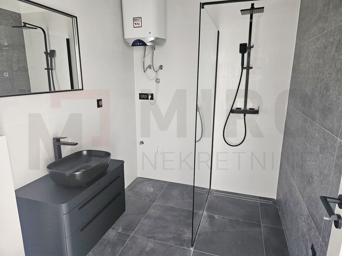 Uvala Soline, novo stanovanje v 1. nadstropju s pogledom na morje!