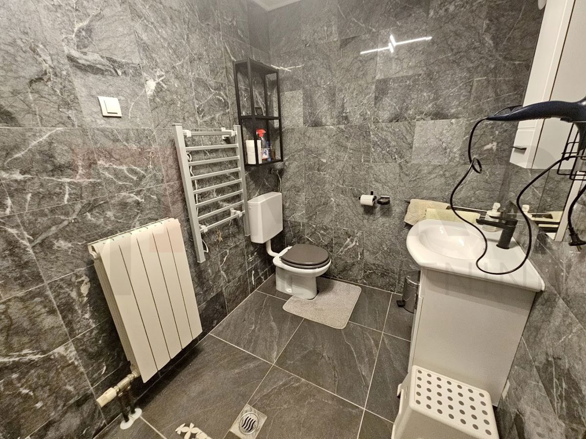 Njivice, enonadstropna hiša z garažo in pogledom na morje!