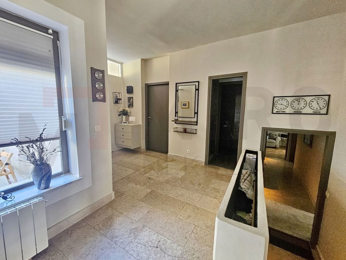 Njivice, enonadstropna hiša z garažo in pogledom na morje!