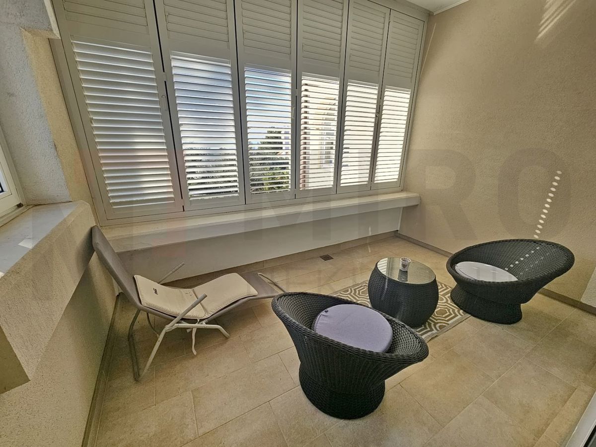 Njivice, enonadstropna hiša z garažo in pogledom na morje!