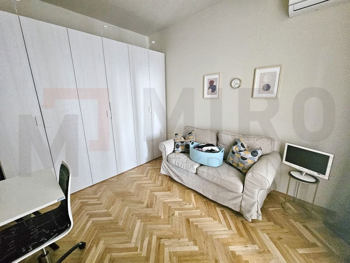 Njivice, enonadstropna hiša z garažo in pogledom na morje!