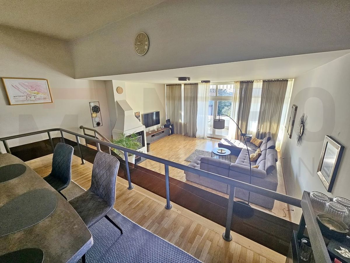 Njivice, enonadstropna hiša z garažo in pogledom na morje!